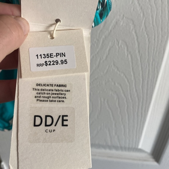 Milea Tropical Print One Piece Swimsuit - Picture 5 of 7